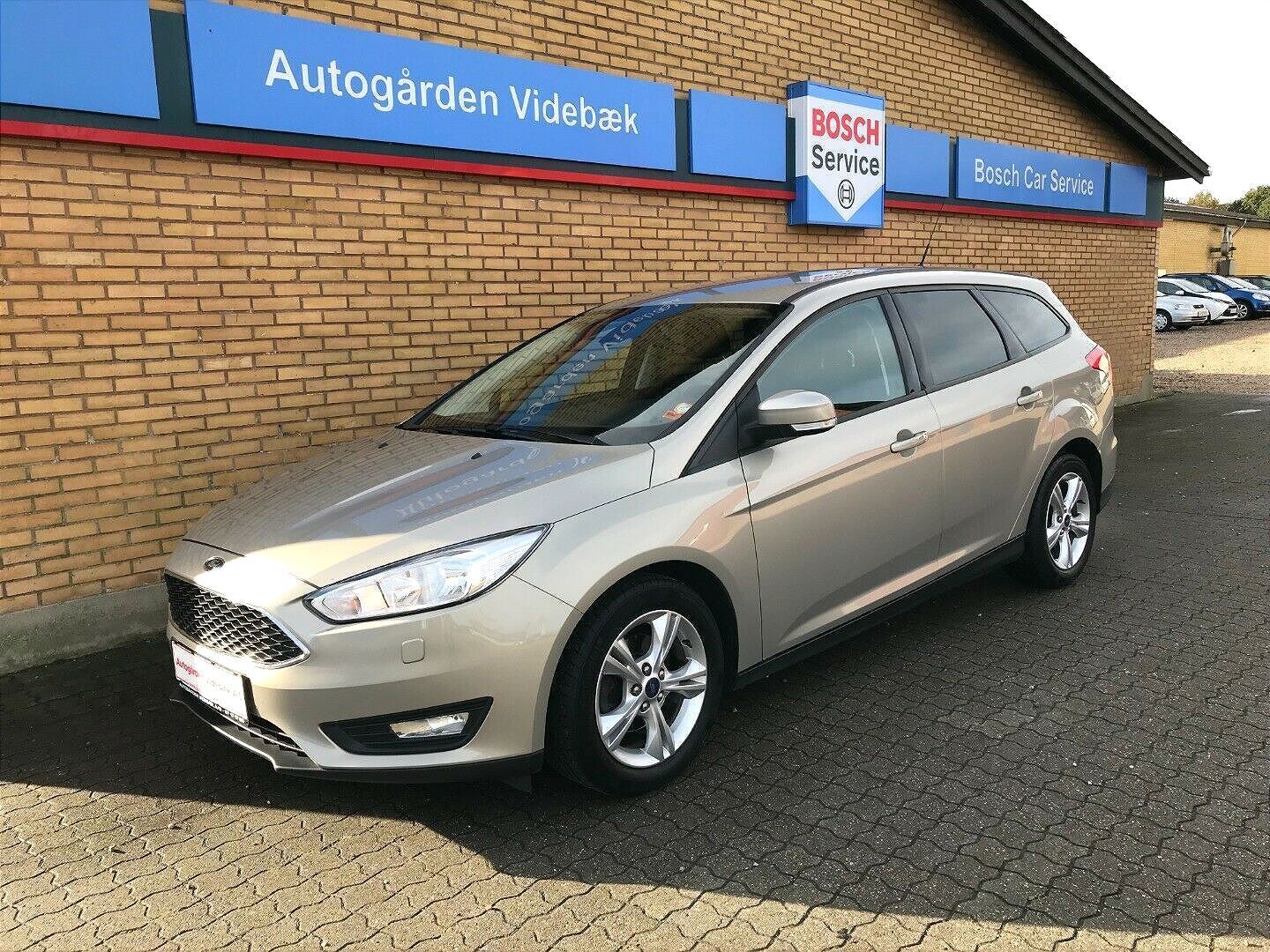 Beige Ford Focus fra 2016