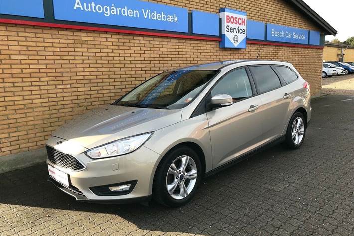 Beige Ford Focus fra 2016
