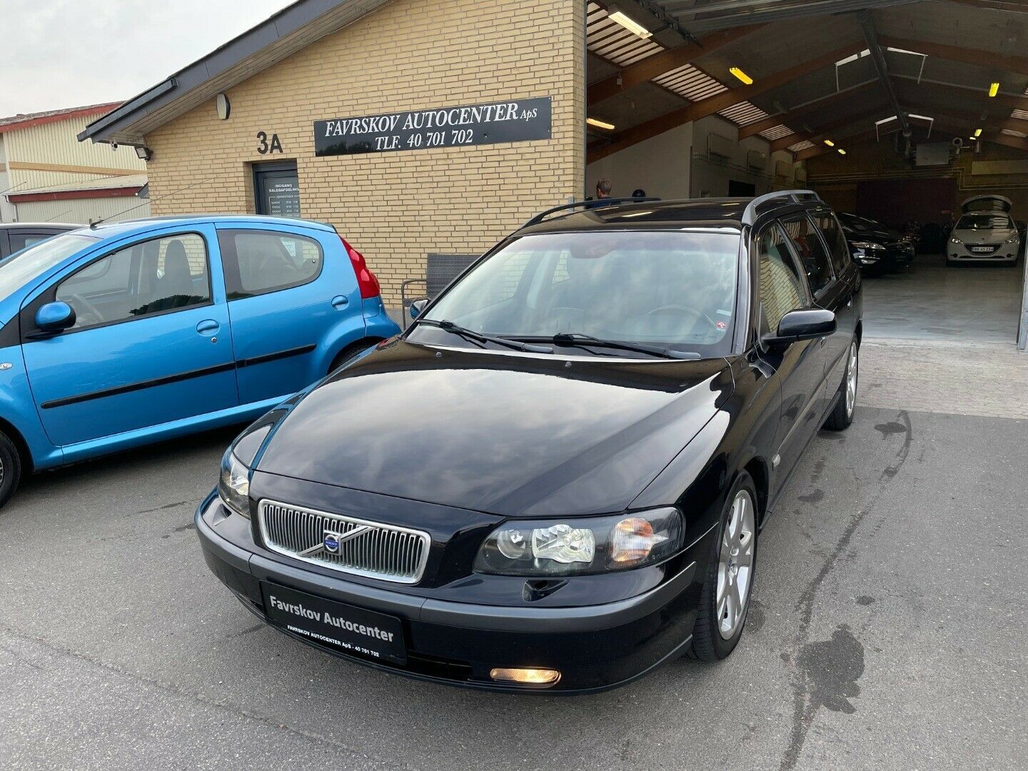 Grå Volvo V70 fra 2004