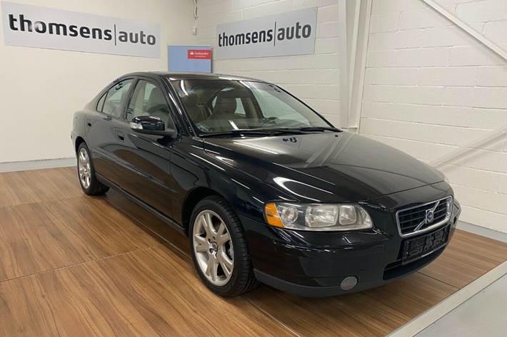 Grå Volvo S60 fra 2008