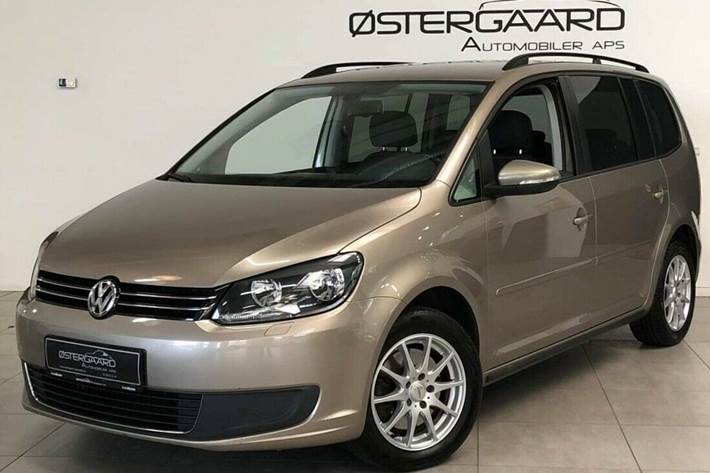 Beige VW Touran fra 2015