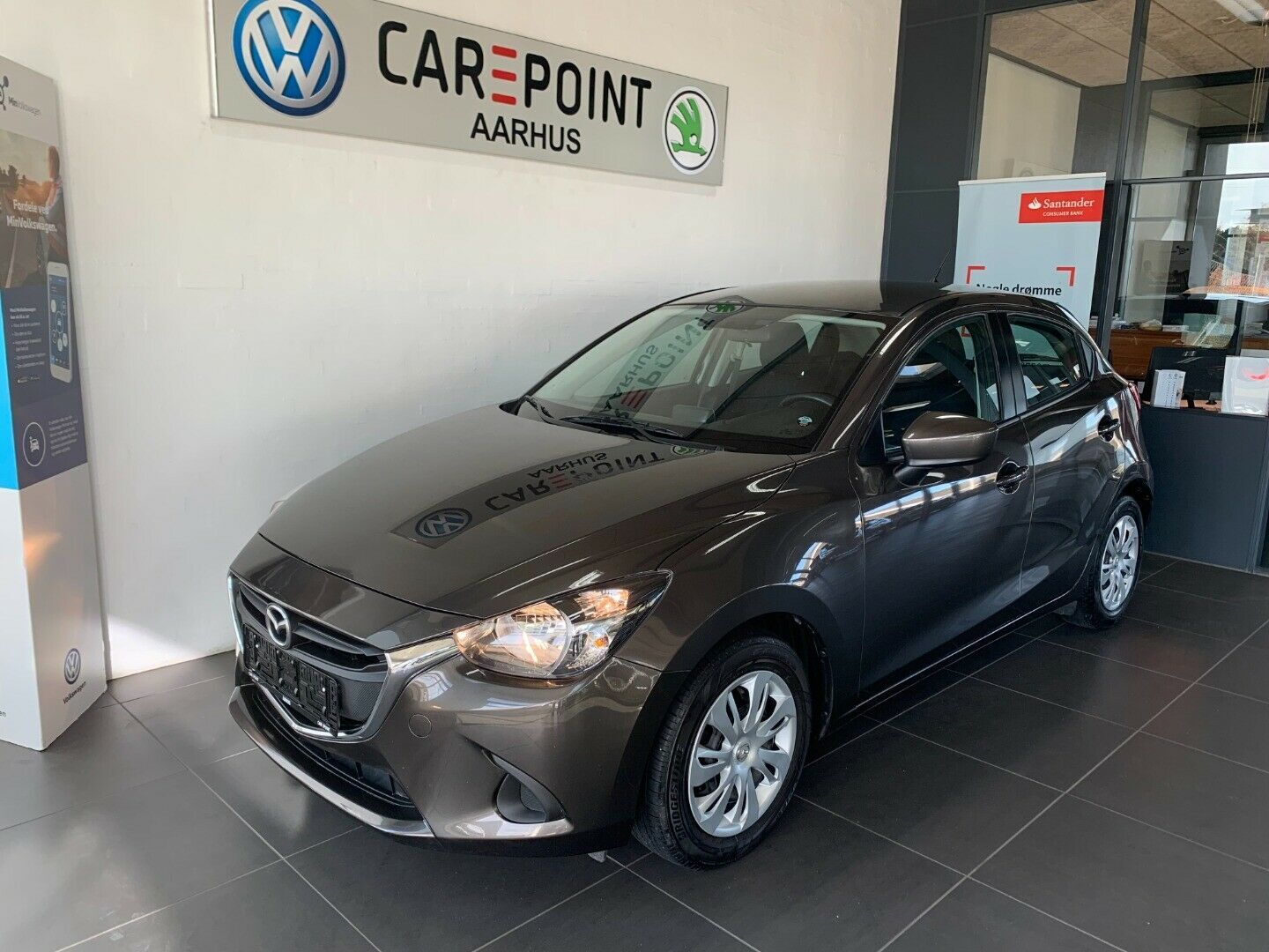 Brun Mazda 2 fra 2016