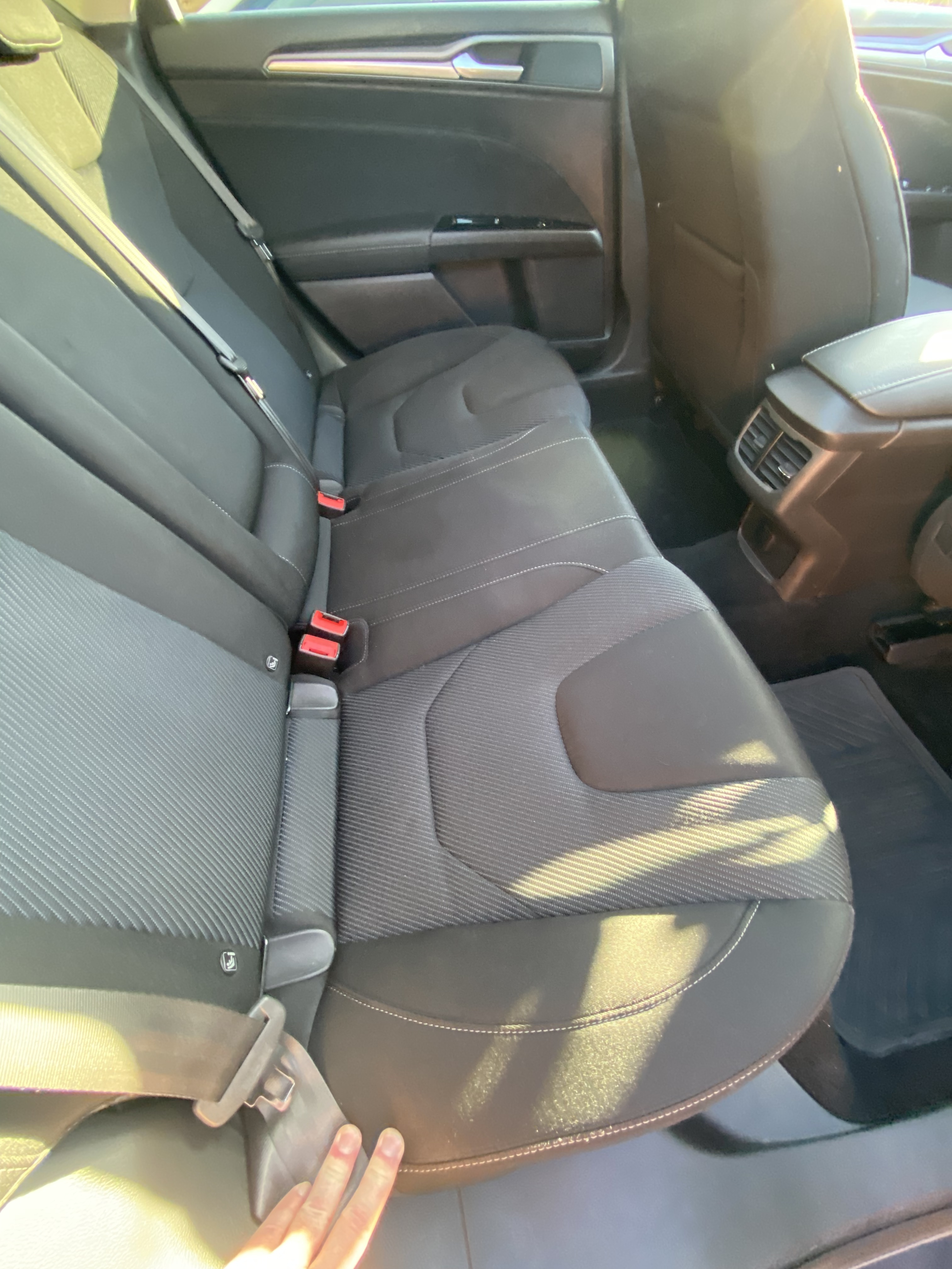 Grå Ford Mondeo fra 2016