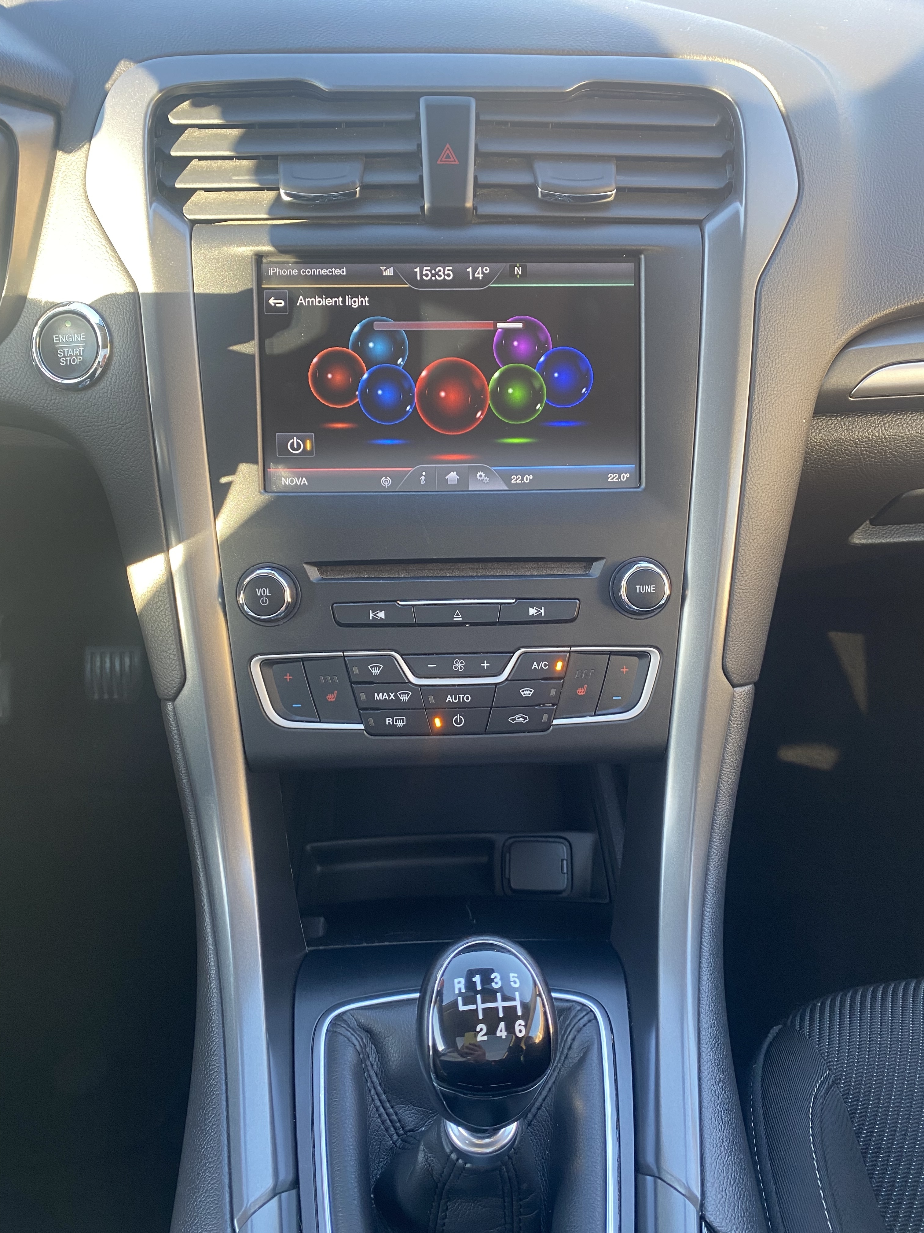 Grå Ford Mondeo fra 2016
