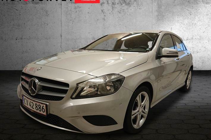 Grå Mercedes A180 fra 2013