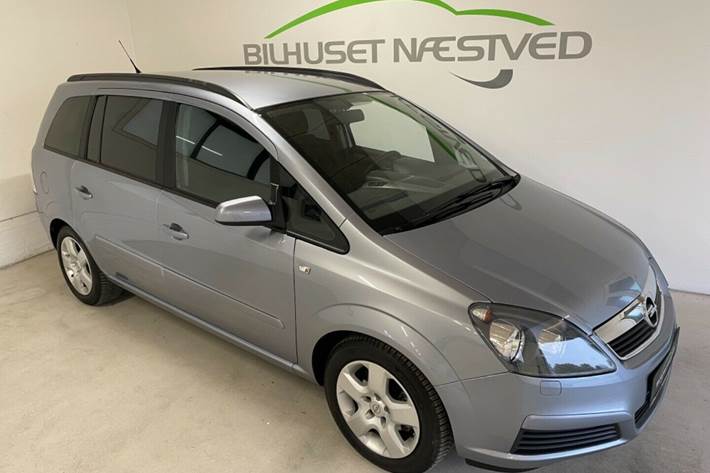 Blå Opel Zafira fra 2006