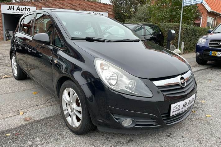 Sort Opel Corsa fra 2009