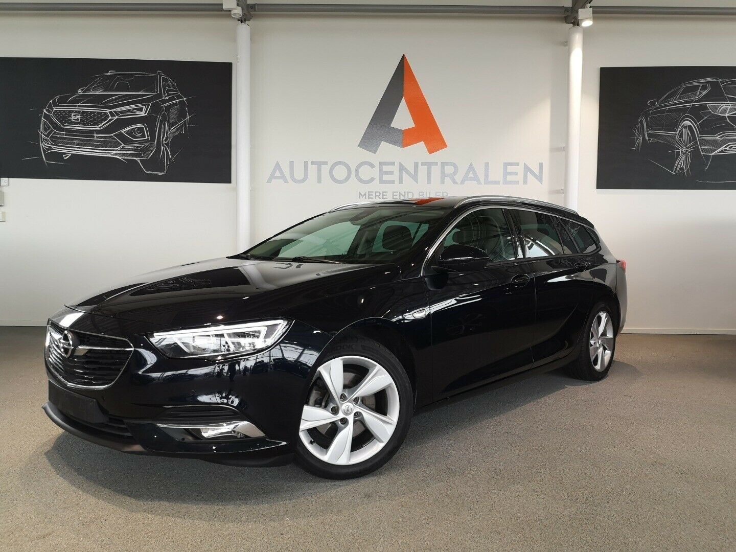 Blå Opel Insignia fra 2018