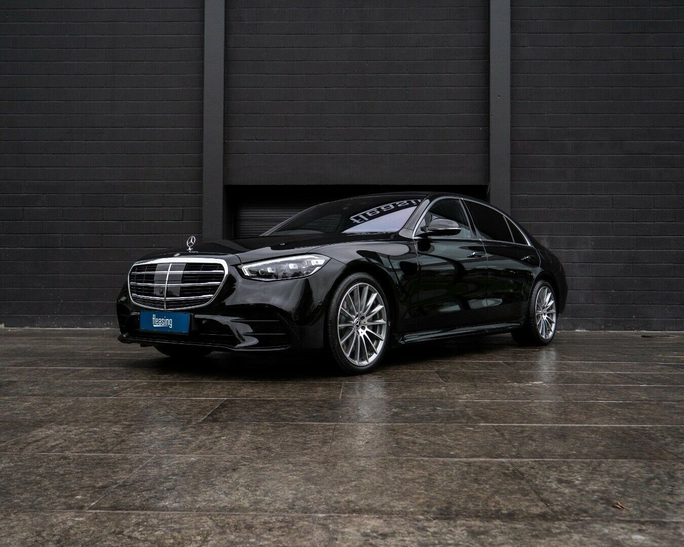 Grå Mercedes S580 e fra 2021