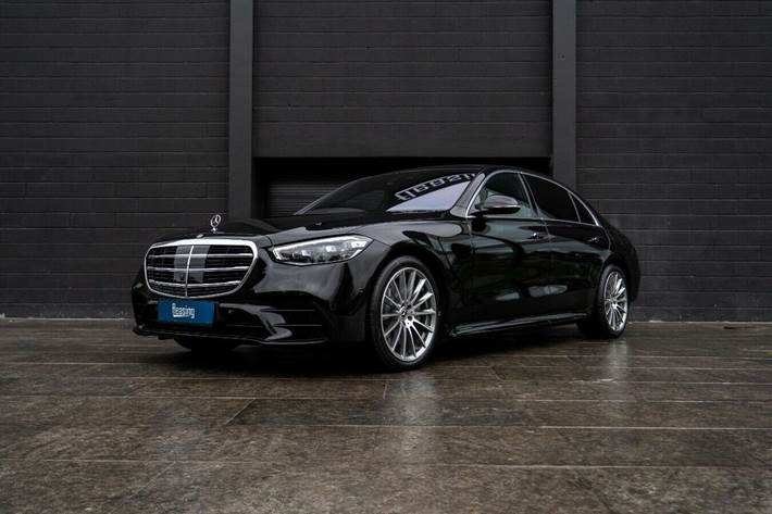 Grå Mercedes S580 e fra 2021
