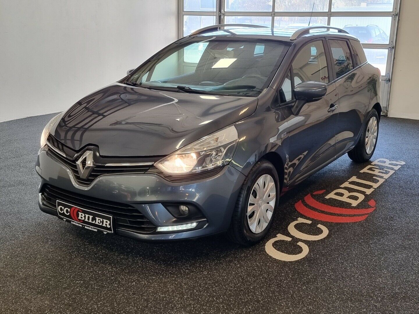 Grå Renault Clio IV fra 2017