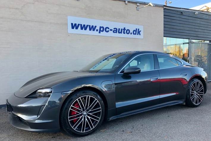 Grå Porsche Taycan 4S fra 2021