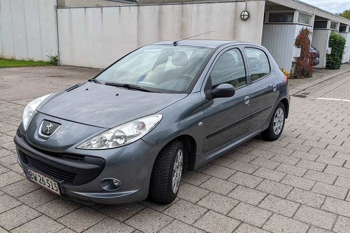 Grå Peugeot 206+ fra 2010