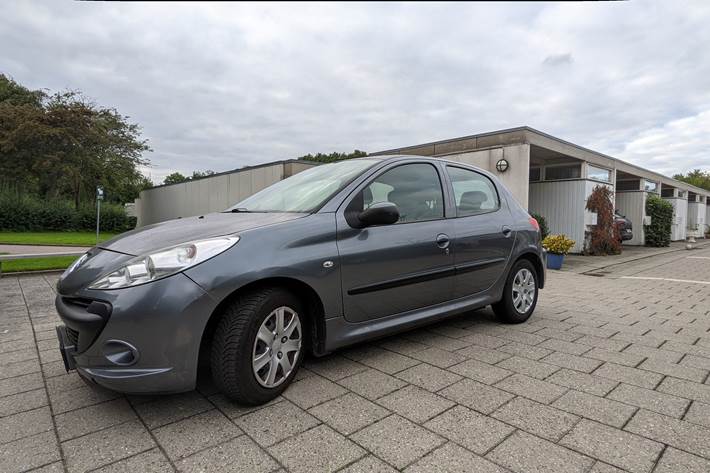 Grå Peugeot 206+ fra 2010