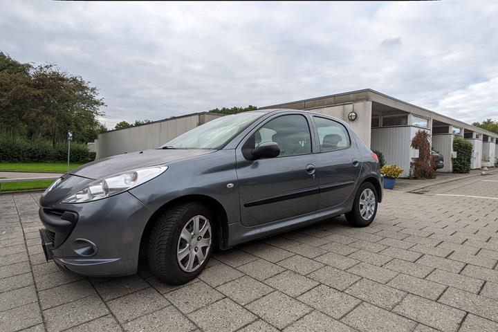 Grå Peugeot 206+ fra 2010