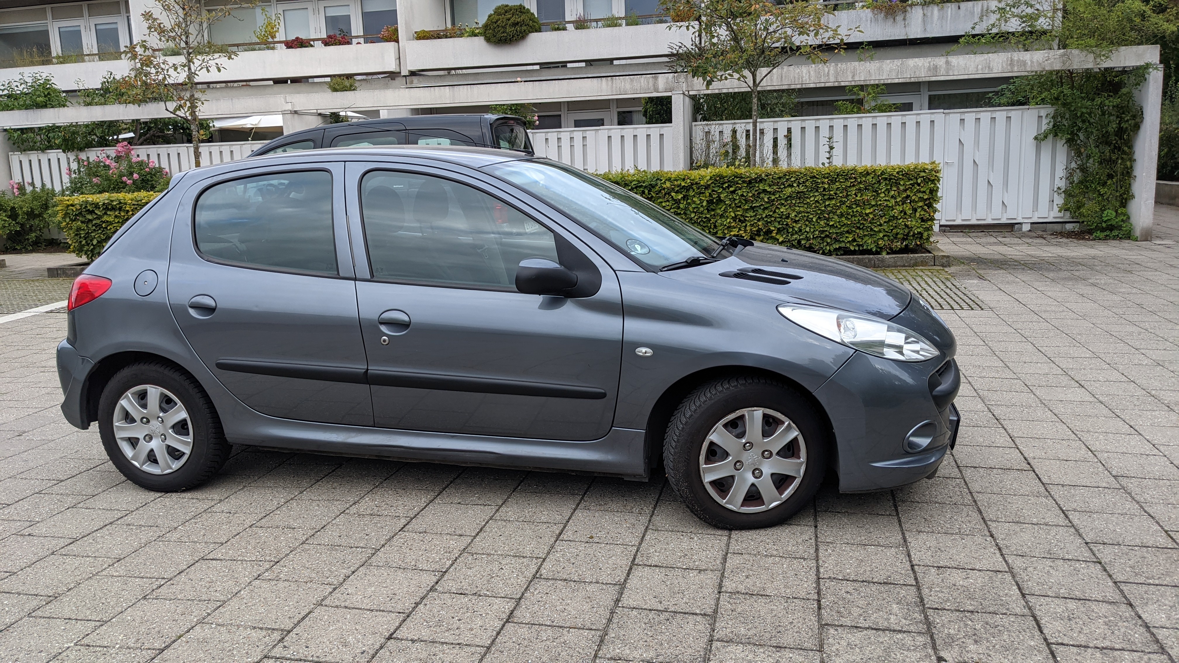 Grå Peugeot 206+ fra 2010