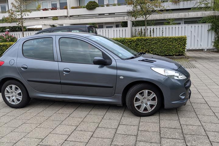 Grå Peugeot 206+ fra 2010