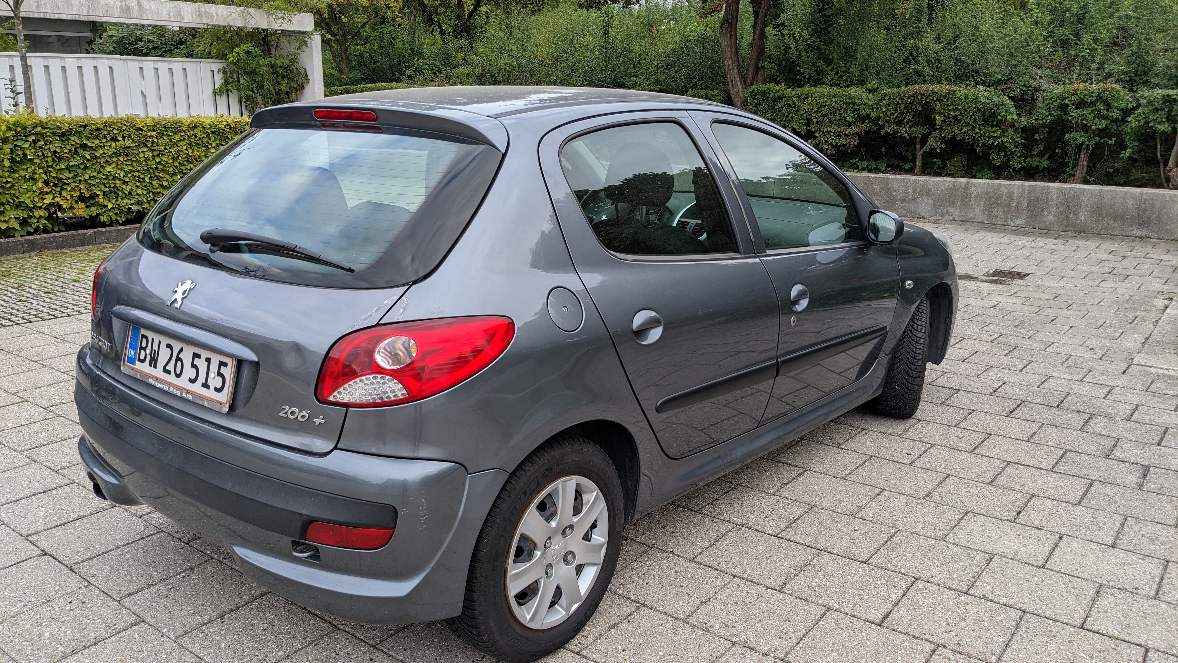 Grå Peugeot 206+ fra 2010