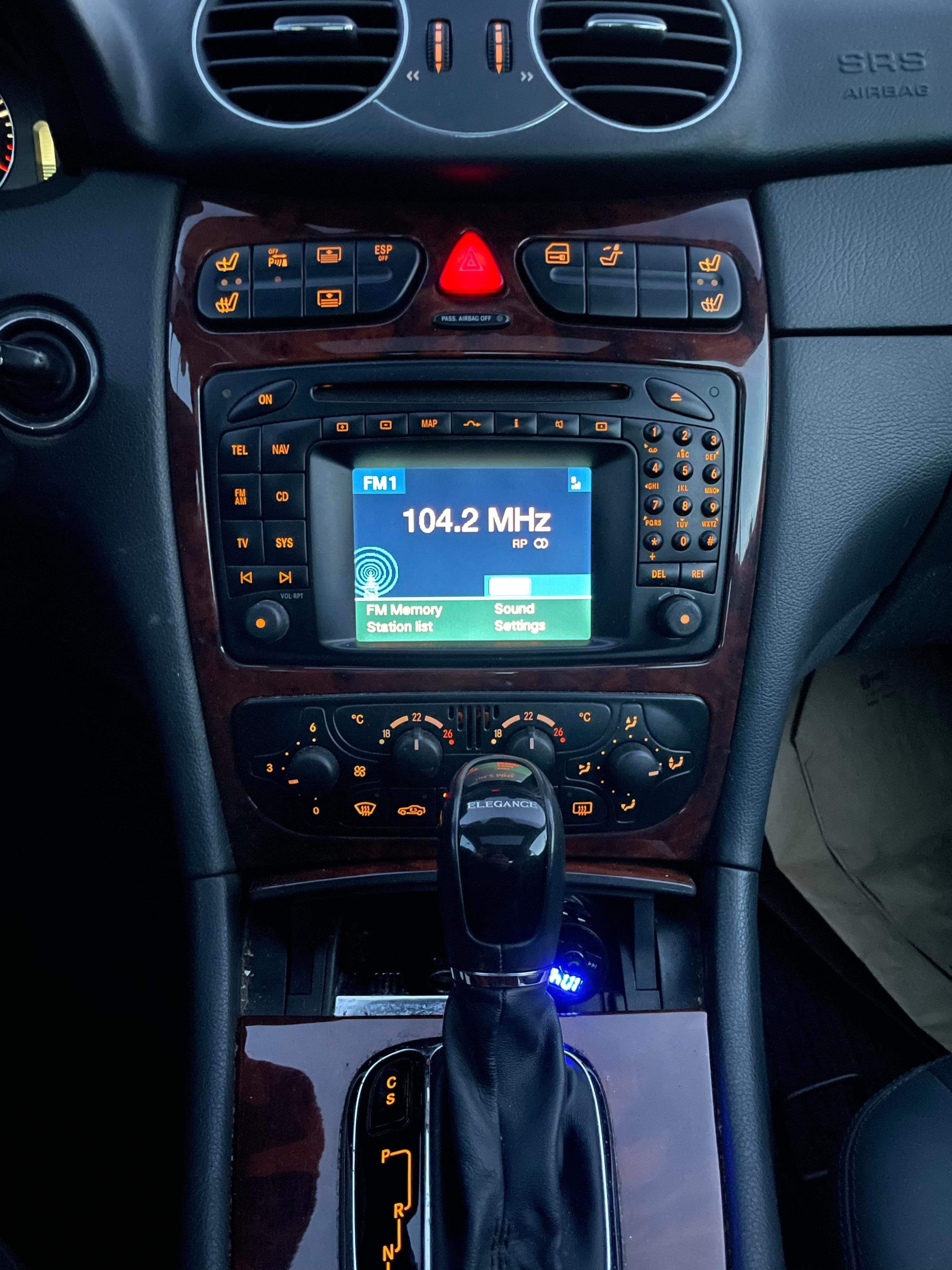 Sort Mercedes CLK270 fra 2004