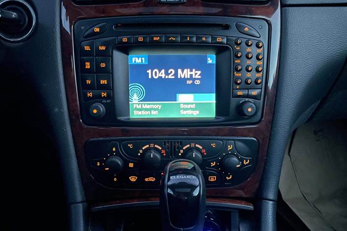 Sort Mercedes CLK270 fra 2004