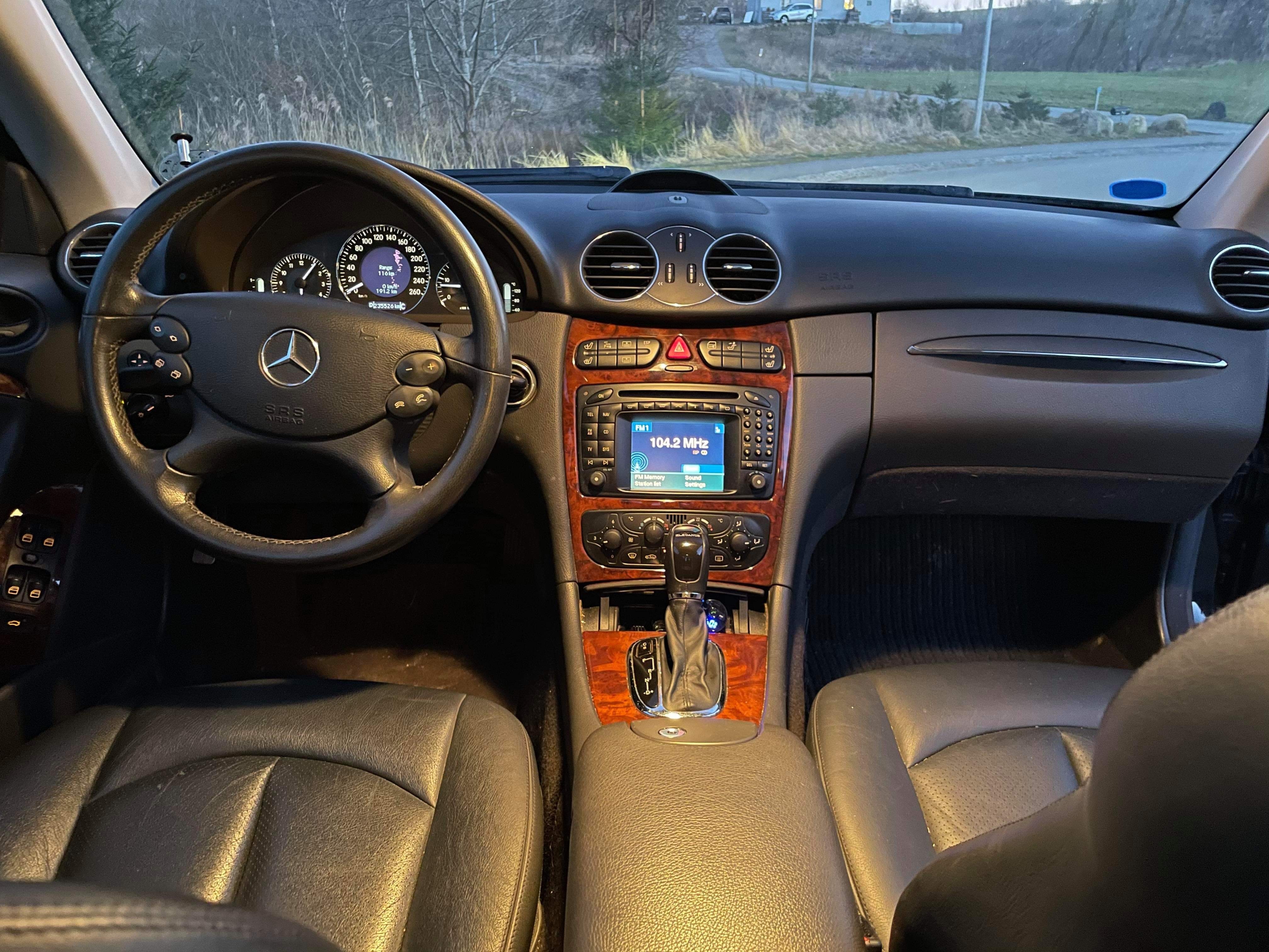 Sort Mercedes CLK270 fra 2004
