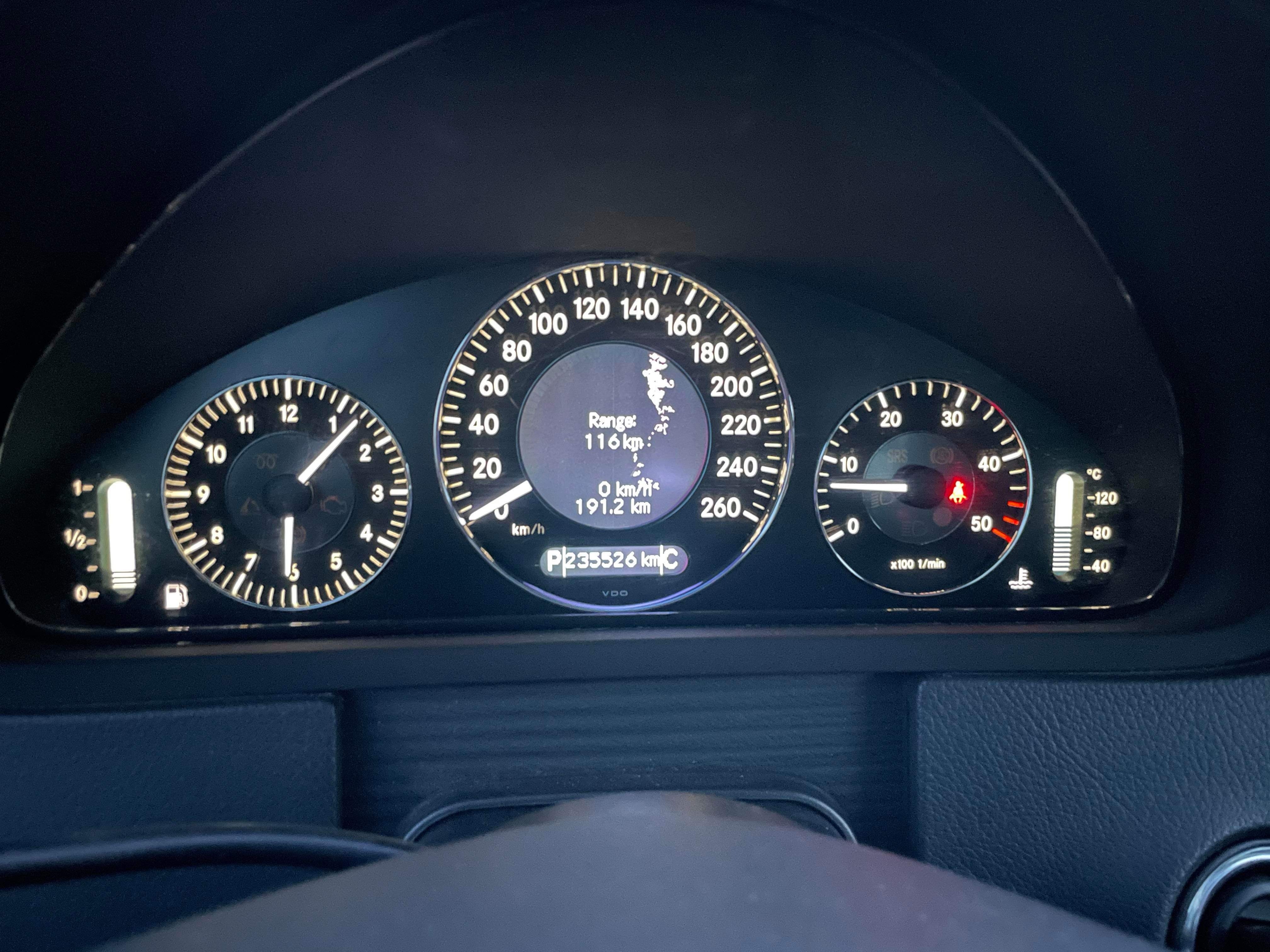 Sort Mercedes CLK270 fra 2004