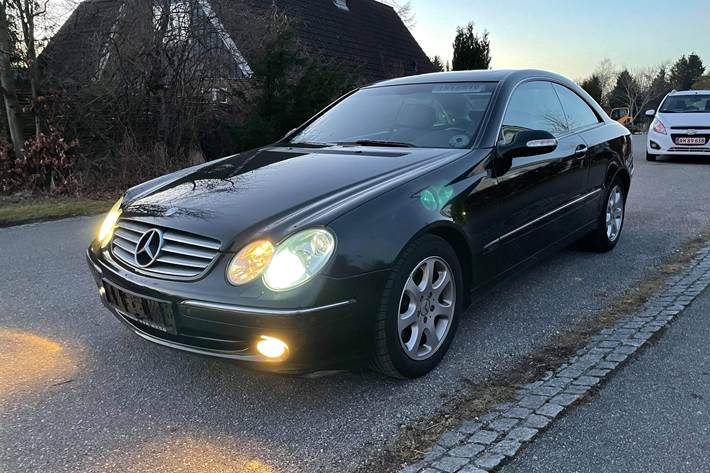 Sort Mercedes CLK270 fra 2004