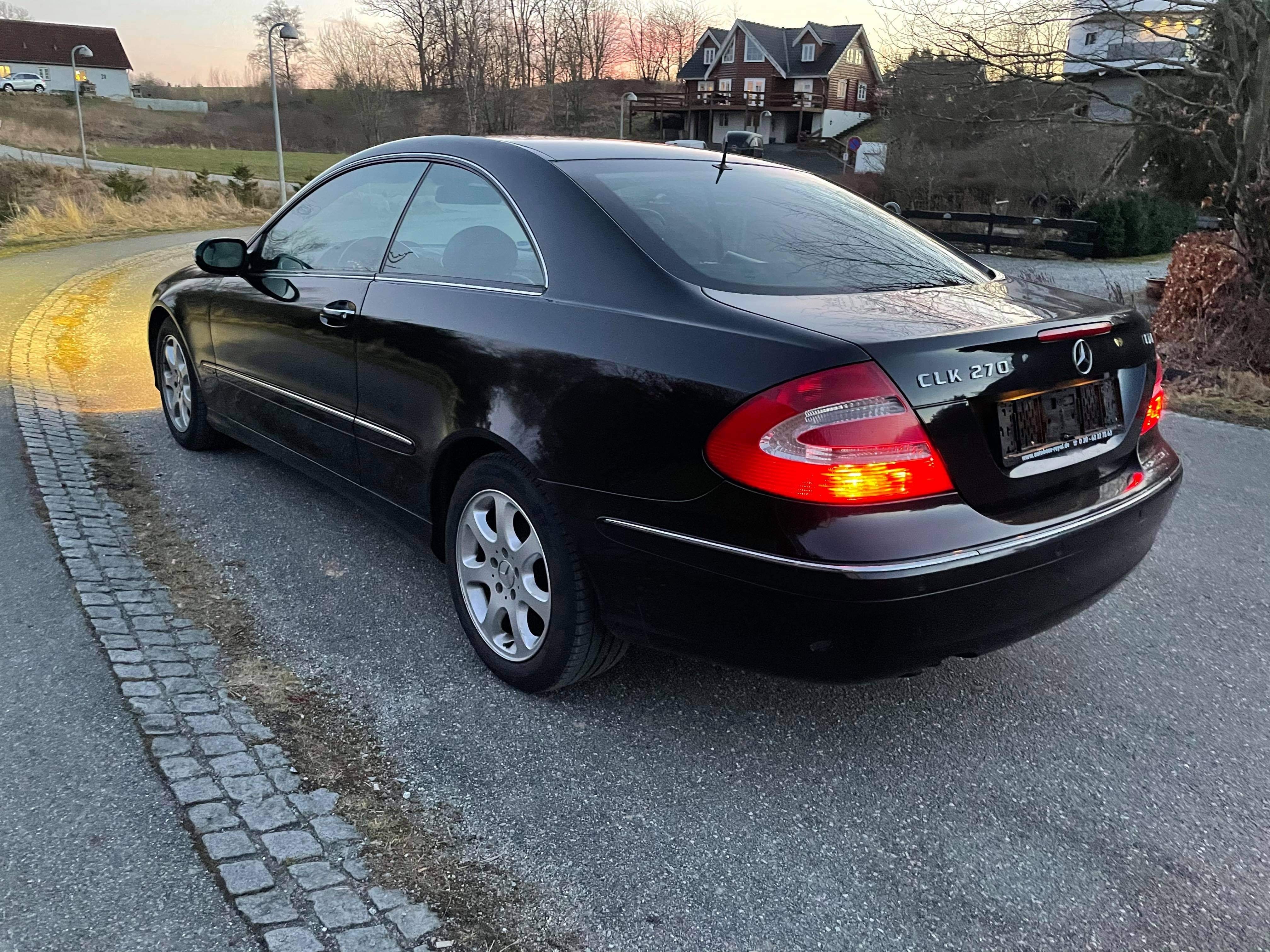 Sort Mercedes CLK270 fra 2004