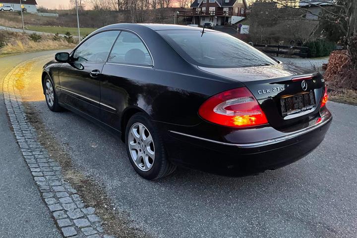 Sort Mercedes CLK270 fra 2004
