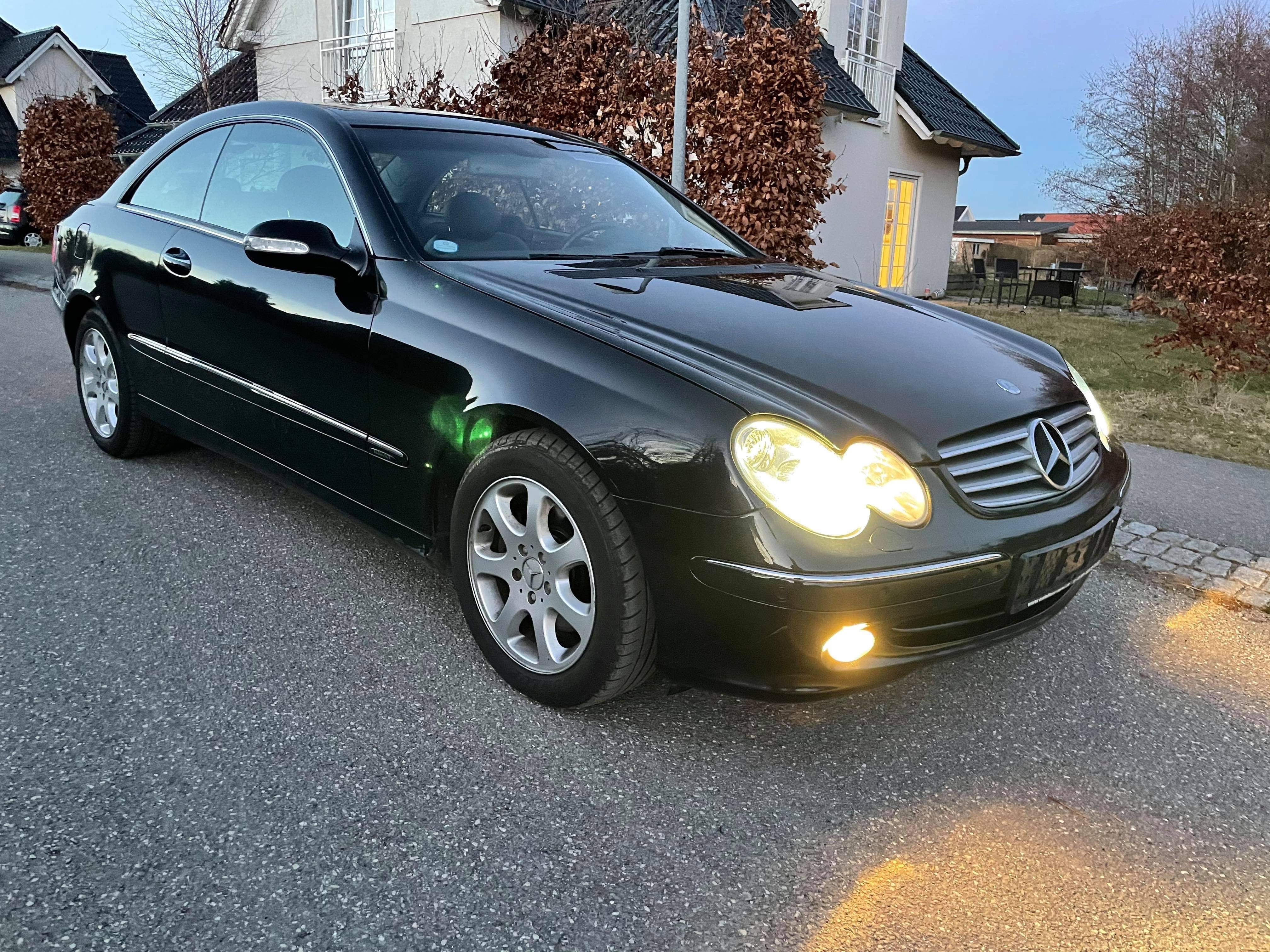 Sort Mercedes CLK270 fra 2004