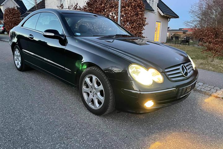 Sort Mercedes CLK270 fra 2004