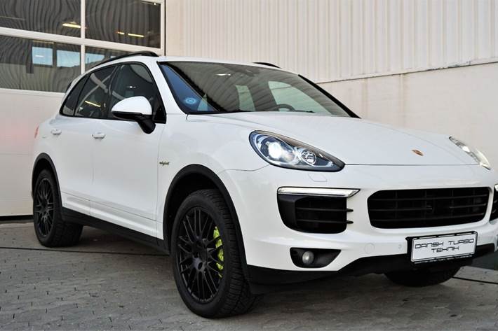 Grå Porsche Cayenne S fra 2015