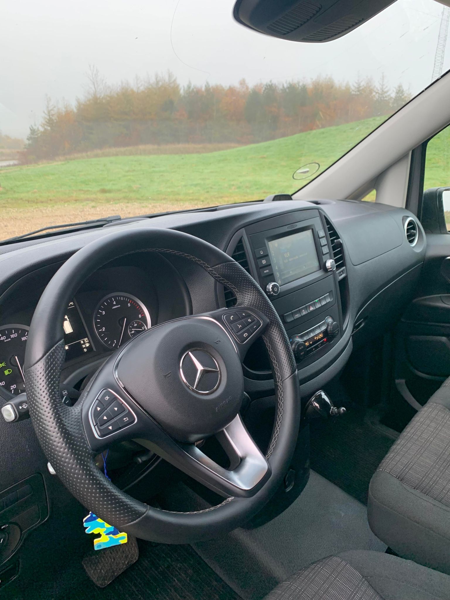 Grå Mercedes Vito 119 fra 2021