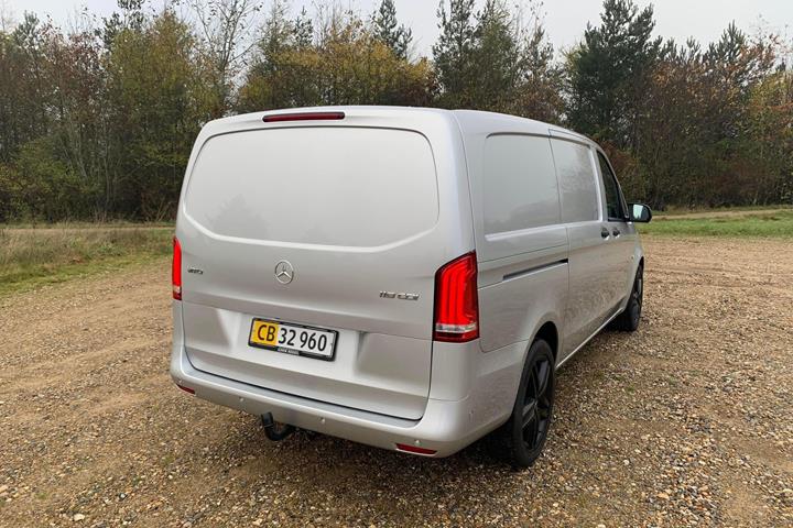 Grå Mercedes Vito 119 fra 2021