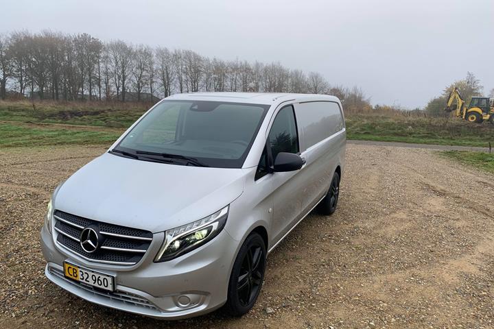 Grå Mercedes Vito 119 fra 2021