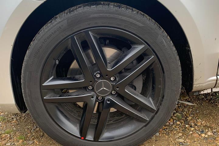 Grå Mercedes Vito 119 fra 2021