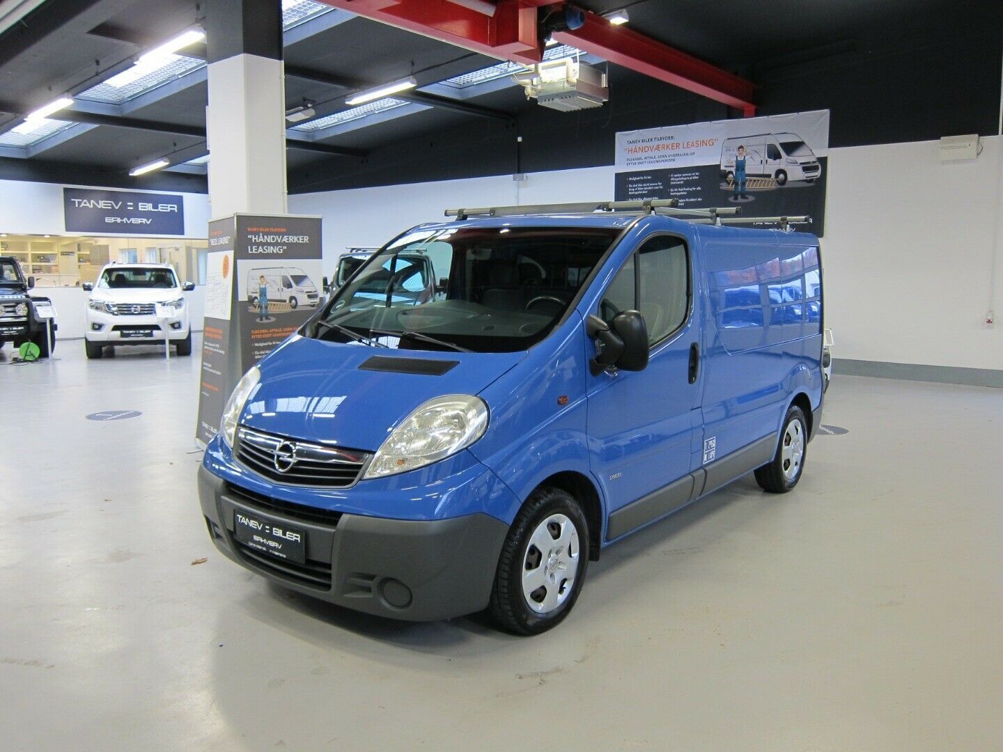 Blå Opel Vivaro fra 2011