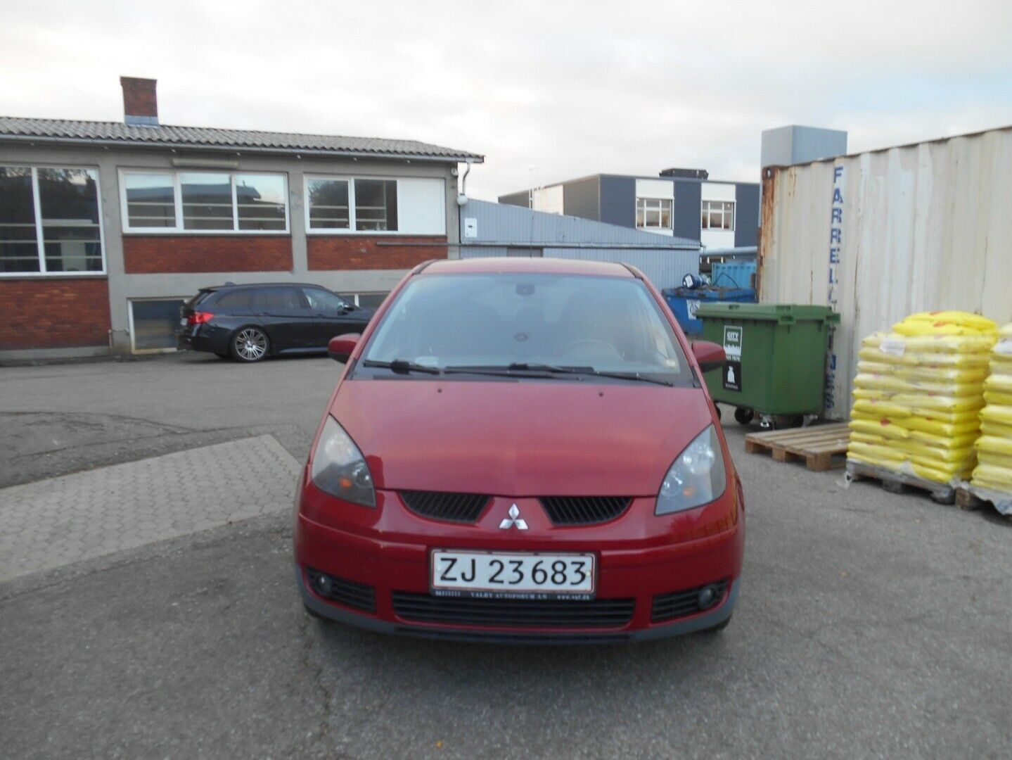 Grå Mitsubishi Colt fra 2008