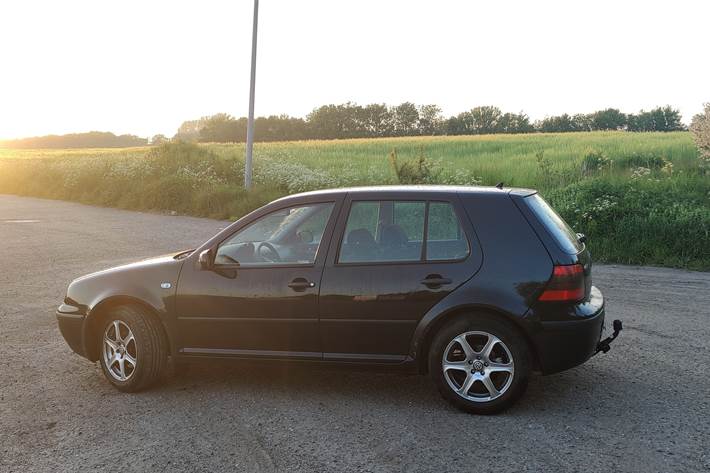 Sort VW Golf II fra 2002