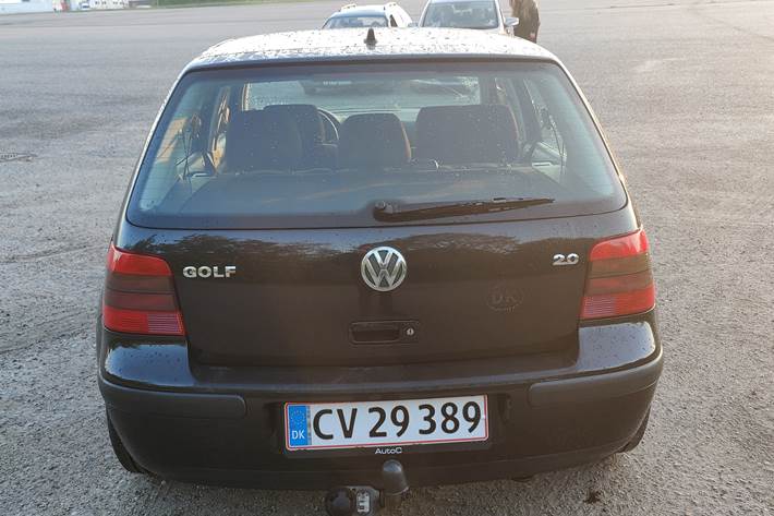 Sort VW Golf II fra 2002