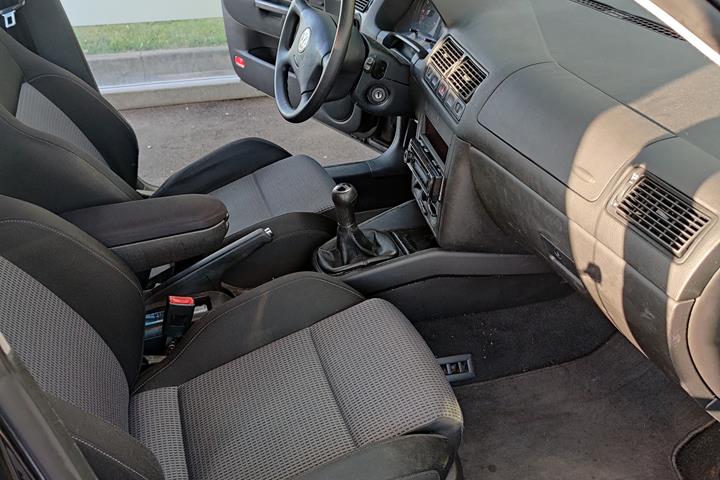 Sort VW Golf II fra 2002