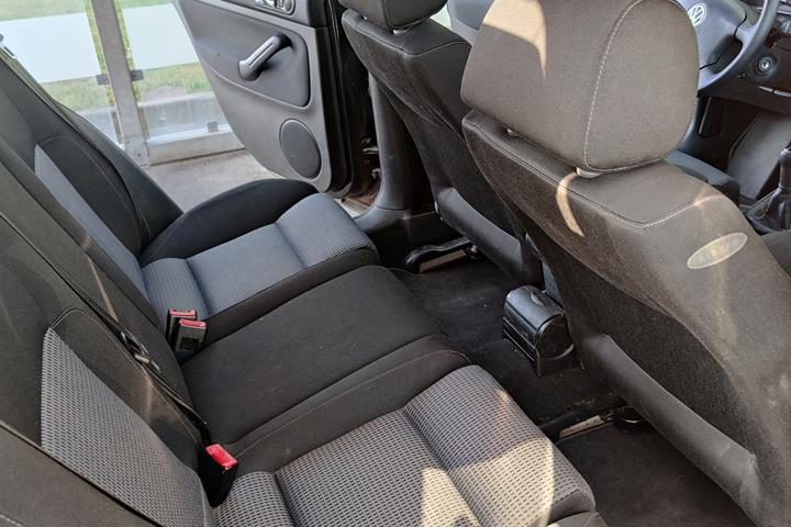 Sort VW Golf II fra 2002