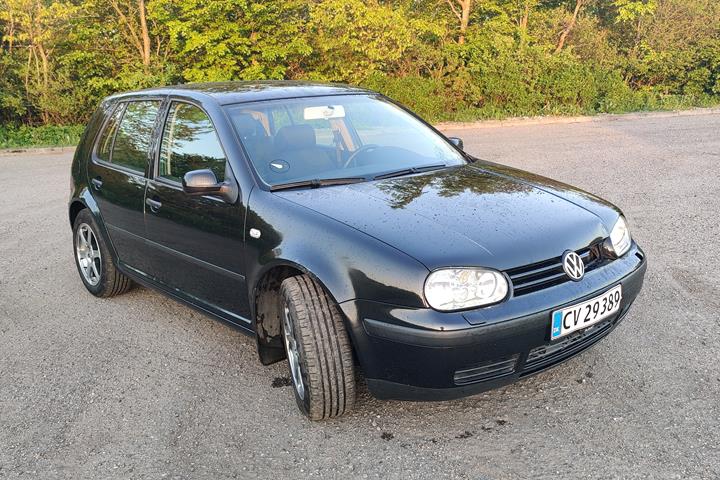 Sort VW Golf II fra 2002