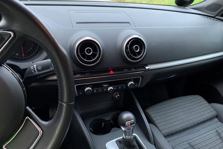 Hvid Audi A3 Sportback fra 2016