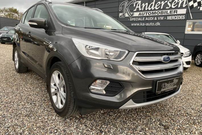 Grå Ford Kuga fra 2017