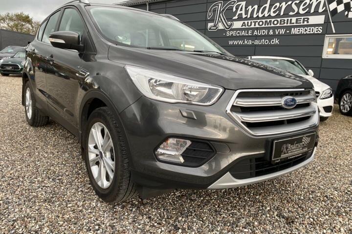 Grå Ford Kuga fra 2017