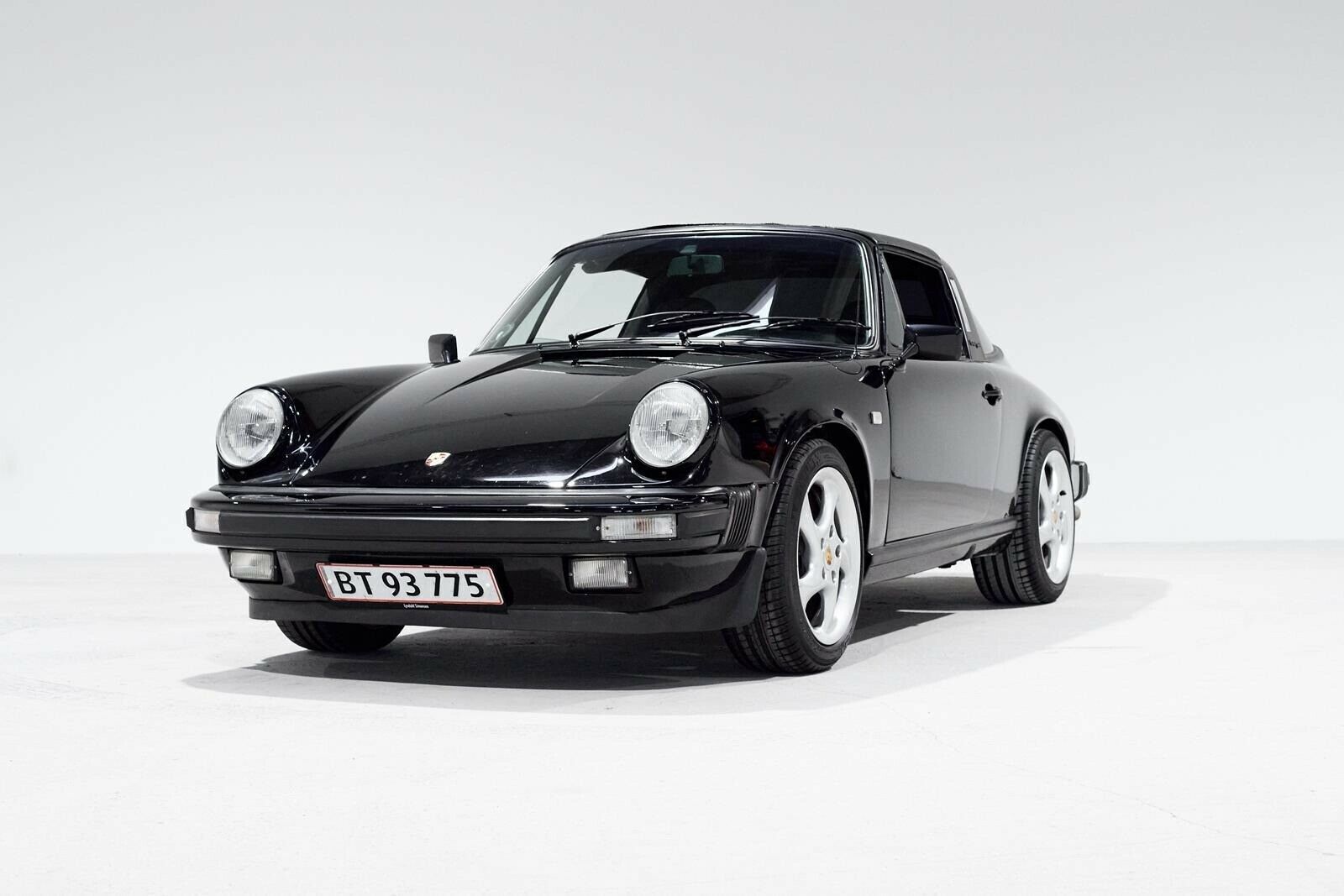 Sort Porsche 911 fra 1975