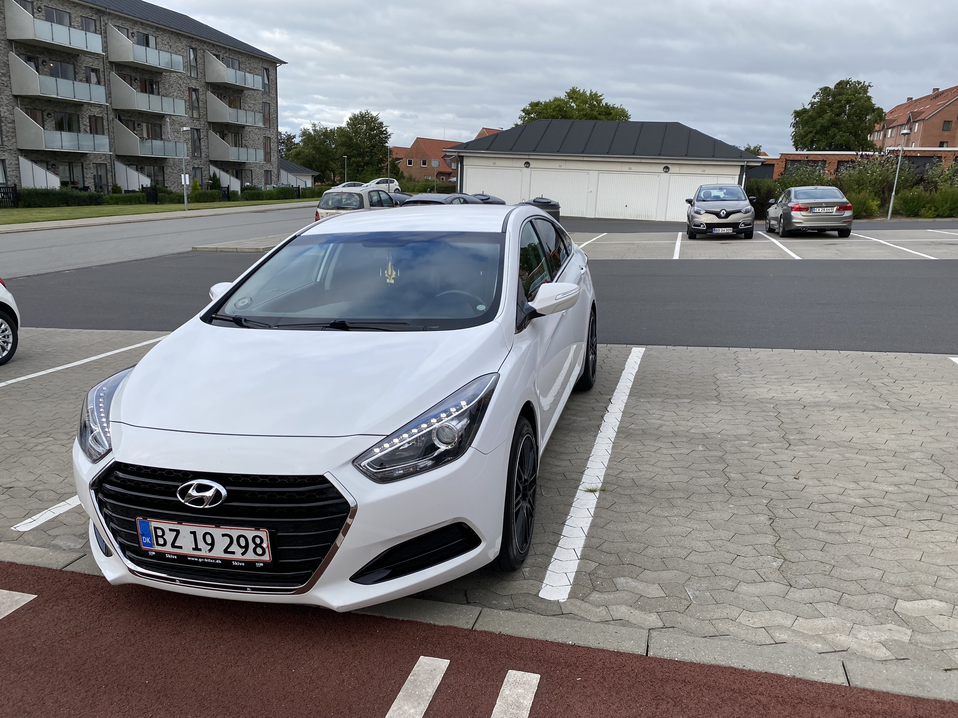 Hvid Hyundai i40 fra 2016