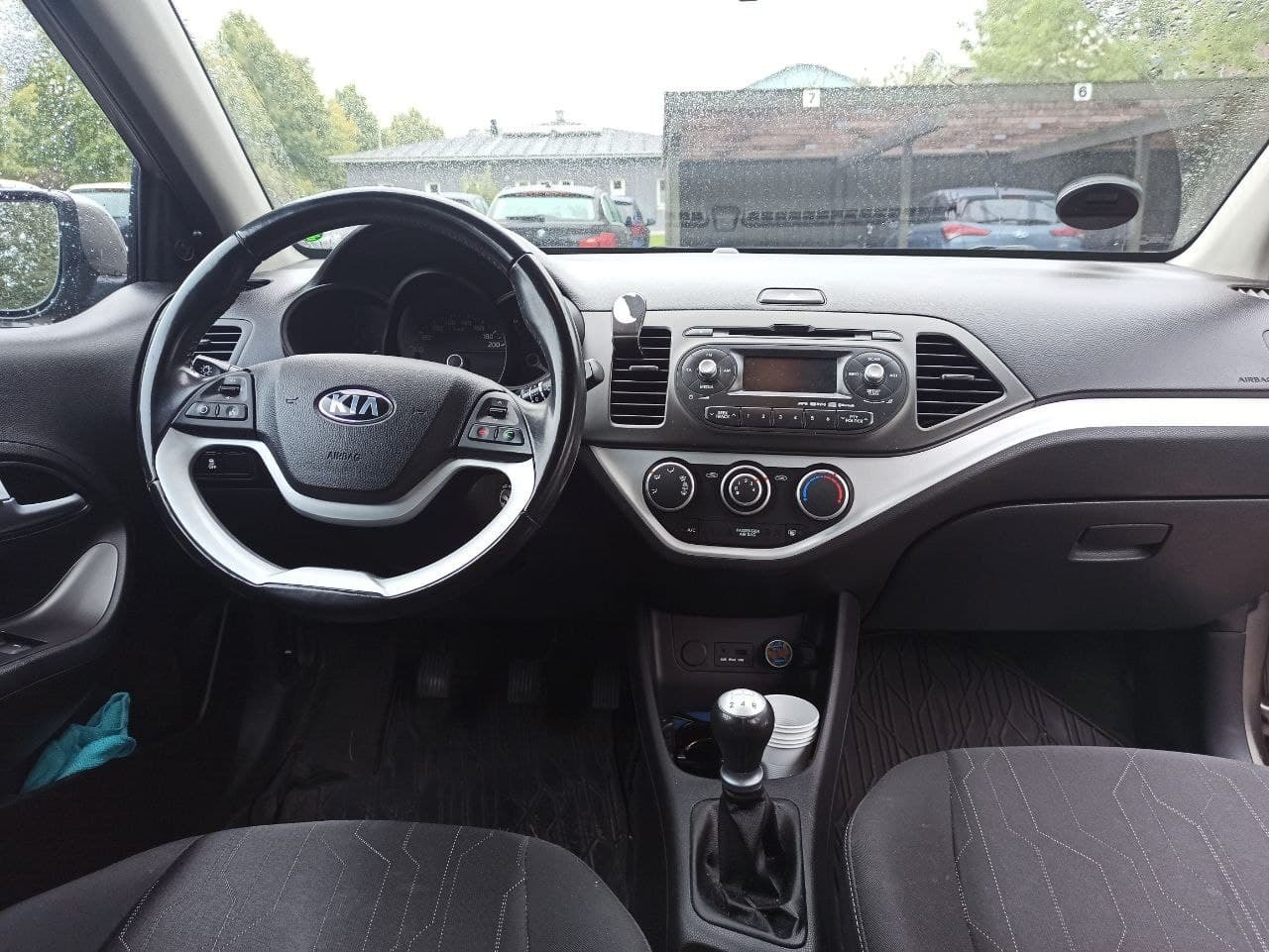 Grå Kia Picanto fra 2015