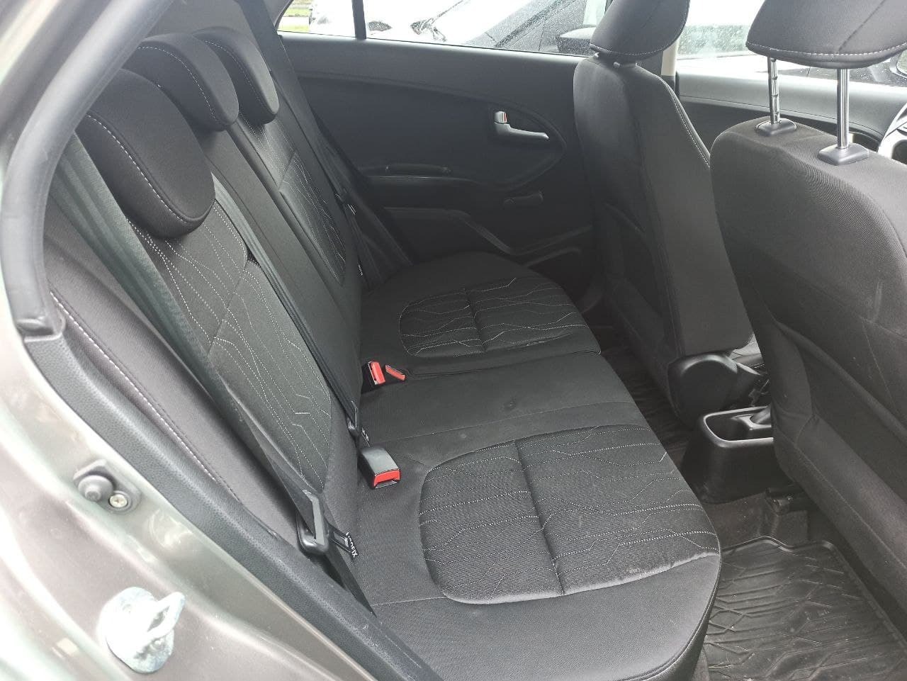 Grå Kia Picanto fra 2015